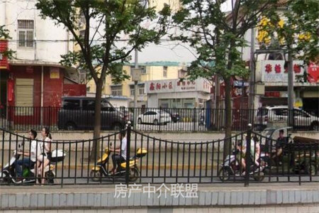 旗风居三楼131平三室毛坯带车库109万可按揭
